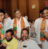 मुस्लिम इलाकों में शिक्षण संस्थान चाहते हैं मोदी : नकवी