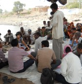 बुंदेलखंड : पानी के लिए सामंत-दलित बैठे साथ