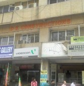 मुख्यमंत्री के आह्वान के बाद मप्र भाजपा मुख्यालय के दुकानदारों ने नहीं लिखे हिंदी के पटल