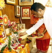 मुख्यमंत्री श्री कमल नाथ ने पारिवारिक परंपरा के अनुसार भगवान श्रीकृष्ण का जन्मोत्सव मनाया