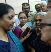 चालू वित्त वर्ष में कर से प्राप्त राजस्व लक्ष्य की तुलना में दो लाख करोड़ रुपये कम रह सकता है-निर्मला सीतारमण