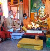 कोरोना मुक्त भारत के लिए मुख्यमंत्री शिवराज ने की पत्नी संग बाढ़ वाले गणेश जी की पूजा