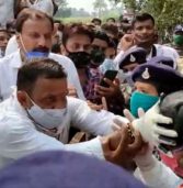 छिंदवाड़ा: बंटी पटेल (congress leader) ने सीपी पटेल (sdm) के चेहरे पर कालिख पोती