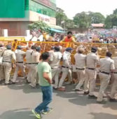 भाजपा युवा मोर्चा ने किया कमलनाथ का विरोध, स्थिति संभालने के लिए भारी पुलिस बल तैनात
