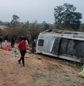 शहडोल जिले के जयसिंहनगर में पलटी बस, एक की मौत, 21 घायल