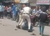 मध्य प्रदेश: मास्क न लगाने को लेकर व्यक्ति की बर्बर पिटाई, दो पुलिसकर्मी सस्पेंड