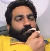 हवाई जहाज में बॉबी कटारिया का सिगरेट पीते विडिओ वायरल , spice jet करेगा कार्यवाही