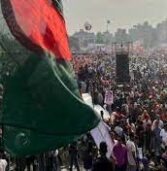 बांग्लादेश में सरकार विरोधी प्रदर्शन, सड़कों पर उतरे हजारों लोग