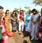 मुख्यमंत्री श्री चौहान ने आँवला, करंज और गुलमोहर के पौधे लगाए