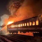 बांग्लादेश: ट्रेन में लगी आग में 4 यात्रियों की मौत