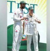 पाकिस्तानी कप्तान शान मसूद ने डेविड वॉर्नर को हस्ताक्षरित जर्सी भेंट की