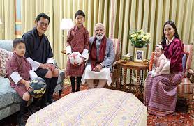 प्रधानमंत्री मोदी ने भूटान राजपरिवार के साथ बिताए बेहद पारिवारिक पल, साझा किए चित्र