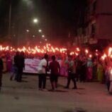मणिपुर: ताज़ा हिंसा के बाद लगे कर्फ्यू के बीच छात्रों का प्रदर्शन