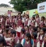 भोपाल के नूतन गर्ल्स स्कूल में प्रदर्शन,छात्राओं ने कहा कि उन्हें स्कूल में पढ़ाई की जगह साफ-सफाई करनी पड़ती है