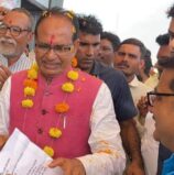 किसानों ने विदिशा में केंद्रीय कृषि मंत्री शिवराज को घेरा,सोयाबीन का नहीं मिल रहा उचित भाव