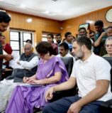 प्रियंका गांधी ने वायनाड में भरा नामांकन