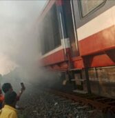 चलती ट्रेन में लगी आग, यात्रियों ने कूदकर बचाई जान